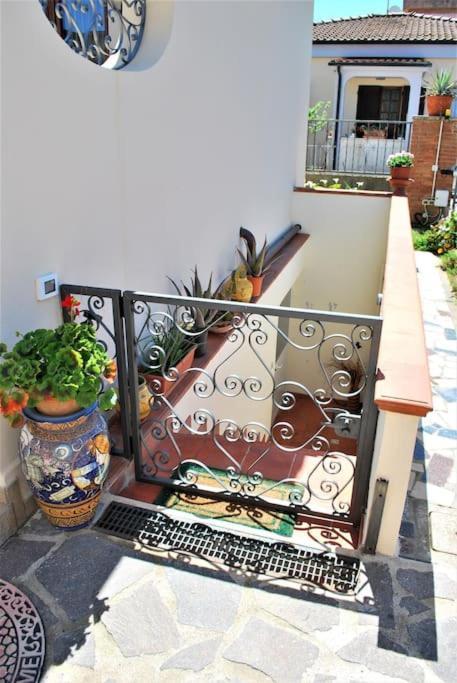 Appartamento Sunny Courtyard Piombino Esterno foto