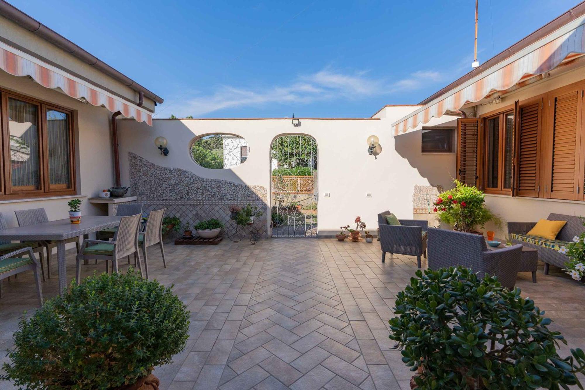 Appartamento Sunny Courtyard Piombino Esterno foto