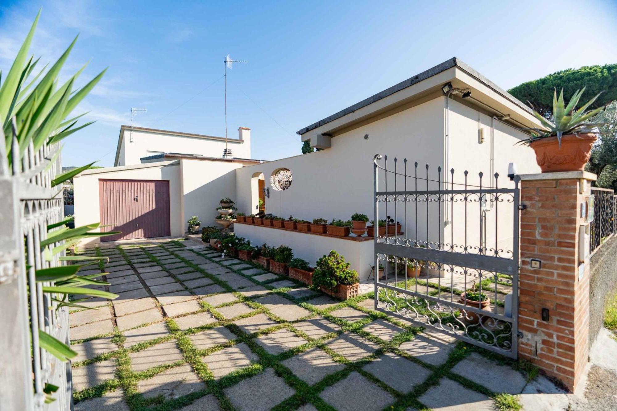 Appartamento Sunny Courtyard Piombino Esterno foto